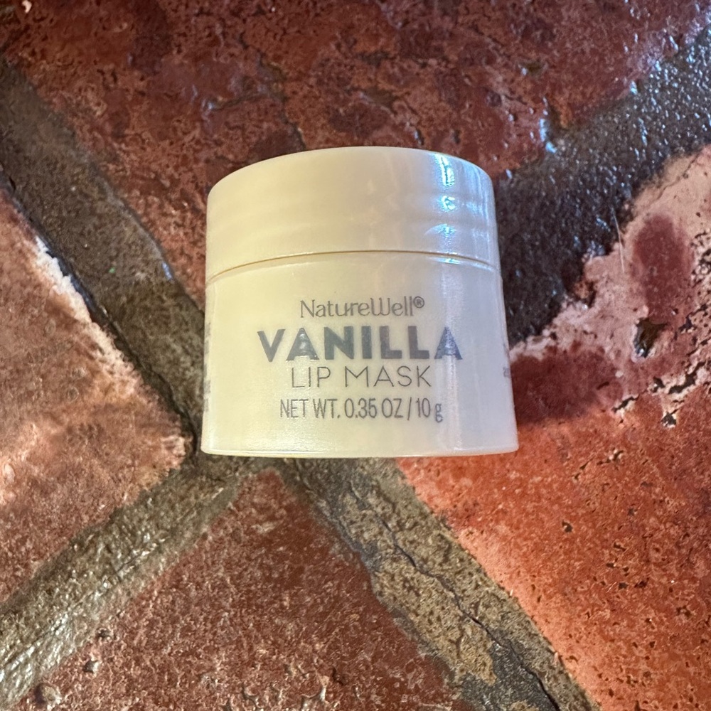 NWT NatureWell Vanilla Lip Mask